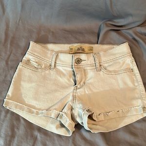 Hollister Khaki Short-Sort Size 00 W 23